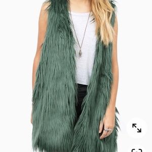 🎉HP🎉 Tobi Can’t Be Tamed Fur Vest Green